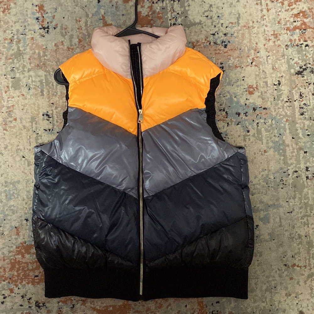 Woman’s vest, large. Never worn. Super cute!